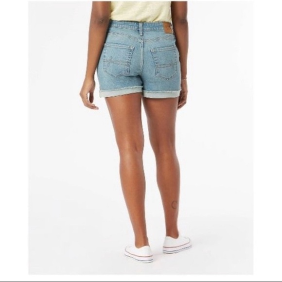 NWT DENIZEN from Levi’s Women's Mid-Rise 5" Jean Shorts cuffed - Picture 2 of 5